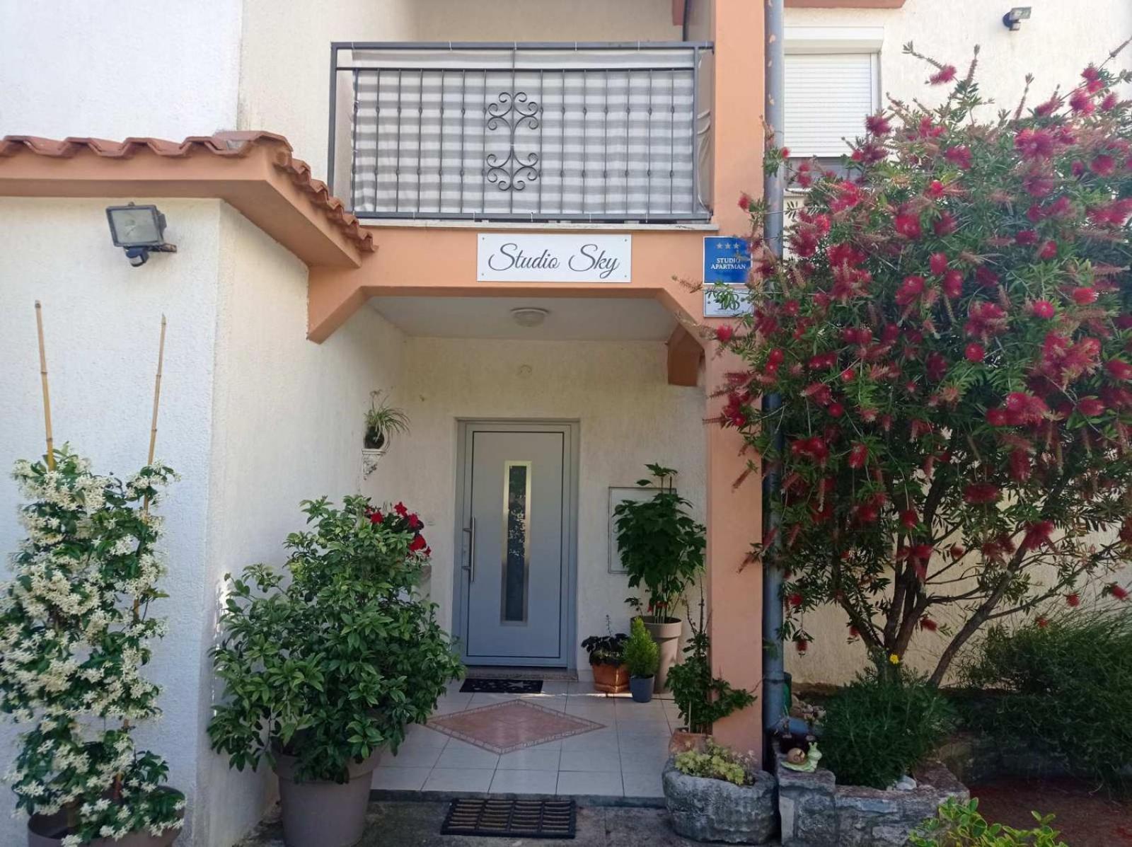 Studio Apartman Sky 罗维尼 外观 照片
