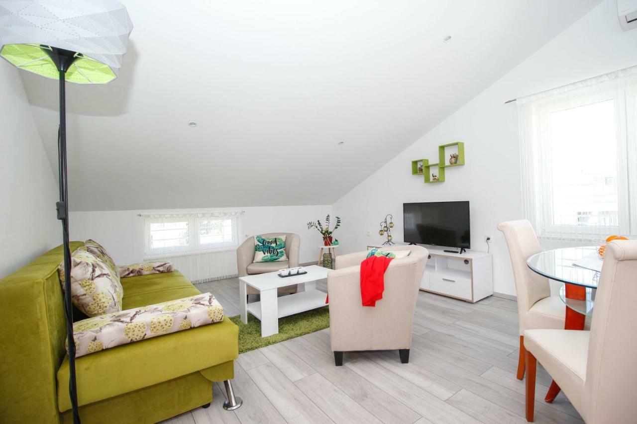 Studio Apartman Sky 罗维尼 外观 照片