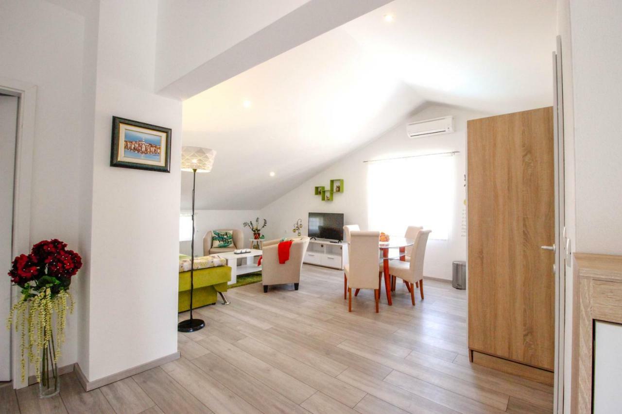 Studio Apartman Sky 罗维尼 外观 照片